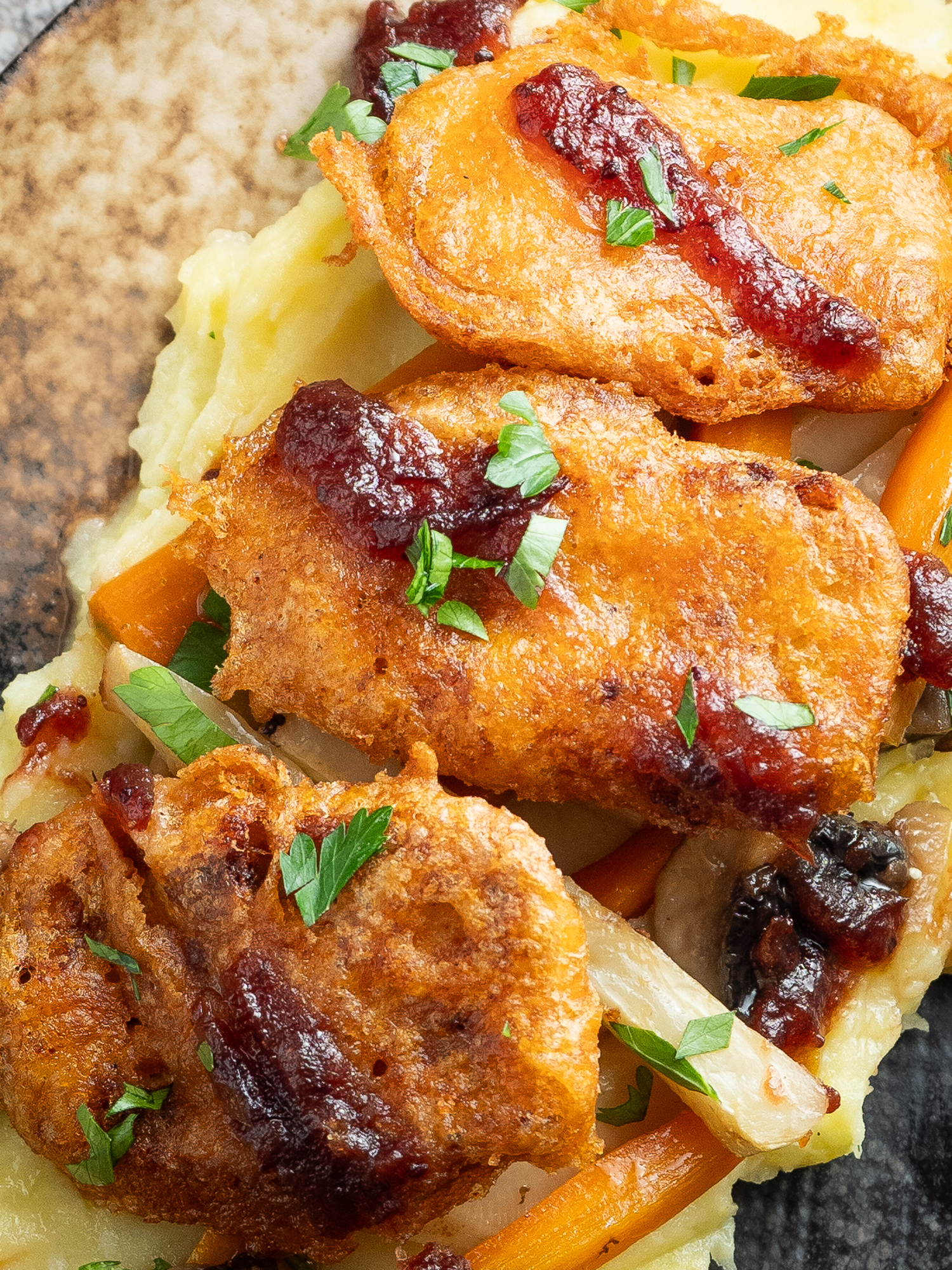 Tofu w cieście piwnym – chrupiące tofu z puree jabłkowo-czosnkowym i sosem żurawinowym 5 Tofu w cieście piwnym – chrupiące tofu z puree jabłkowo-czosnkowym i sosem żurawinowym