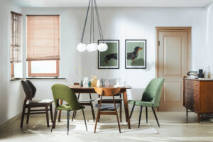 Miksuj i łącz! Zestawianie różnych krzeseł przy jednym stole to najgorętszy trend wnętrzarski Miksuj i łącz! Zestawianie różnych krzeseł przy jednym stole to najgorętszy trend wnętrzarski