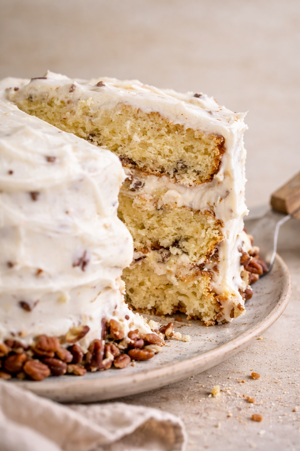 Tort kokosowy z orzechami pekan – przepis na 3 blaty Tort kokosowy z orzechami pekan – przepis na 3 blaty